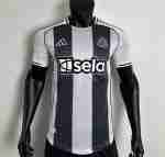 Version Joueur Maillot 1rd Newcastle United 2025 2026