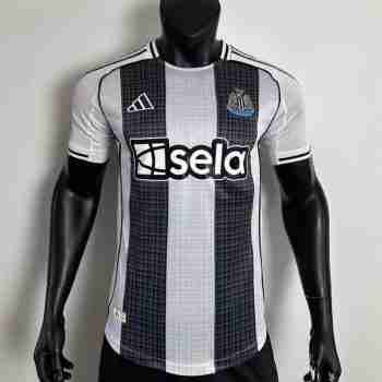 Version Joueur Maillot 1rd Newcastle United 2025 2026
