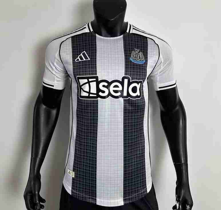 Version Joueur Maillot 1rd Newcastle United 2025 2026 Version Joueur Maillot 1rd Newcastle United 2025 2026