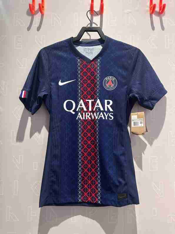 đ La vĂ©ritĂ© sur les maillots "player version" : valent-ils vraiment le prix ? đ le nouveau maillot du psg 1